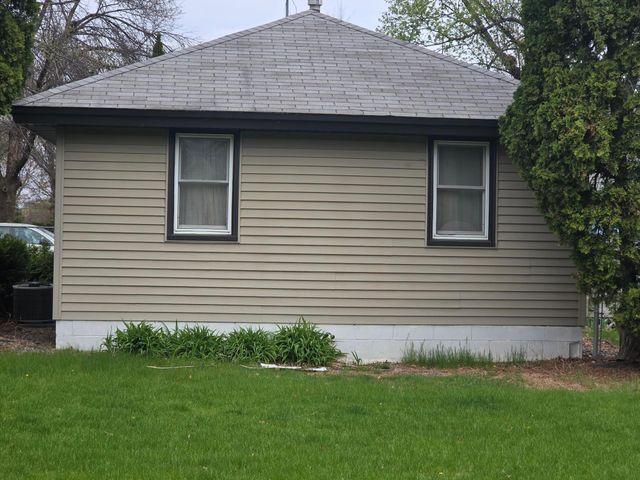 6800 Perry Avenue N, Brooklyn Center, MN 55429