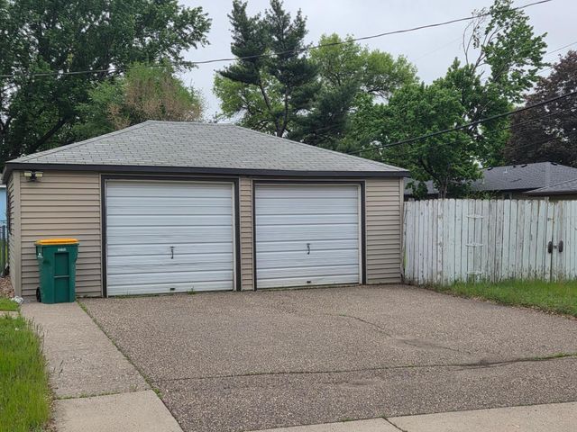 6800 Perry Avenue N, Brooklyn Center, MN 55429