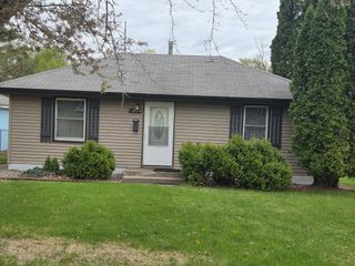 6800 Perry Avenue N, Brooklyn Center, MN 55429