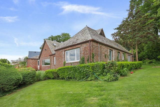 69 Cornwells Beach Road, Sands Point, NY 11050