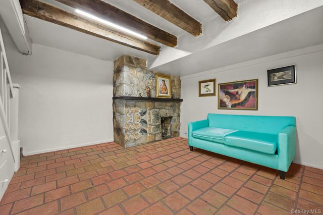 69 Cornwells Beach Road, Sands Point, NY 11050