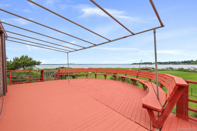 69 Cornwells Beach Road, Sands Point, NY 11050