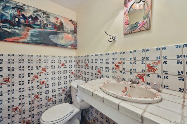 69 Cornwells Beach Road, Sands Point, NY 11050