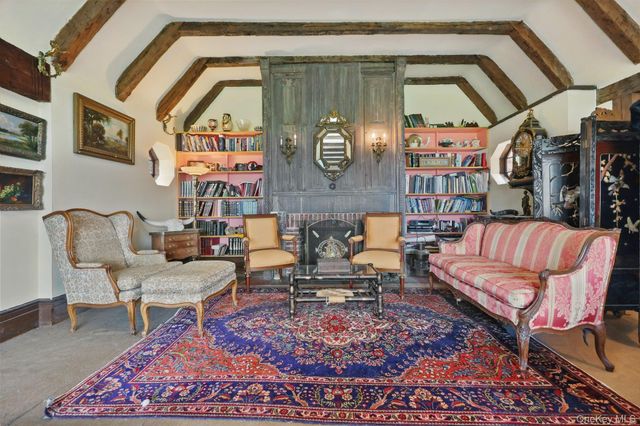 69 Cornwells Beach Road, Sands Point, NY 11050