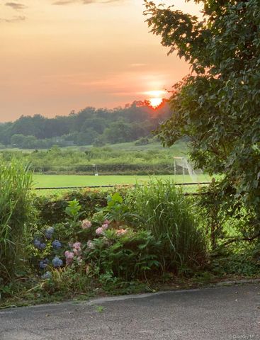 69 Cornwells Beach Road, Sands Point, NY 11050