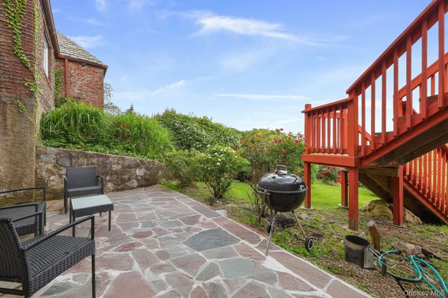 69 Cornwells Beach Road, Sands Point, NY 11050