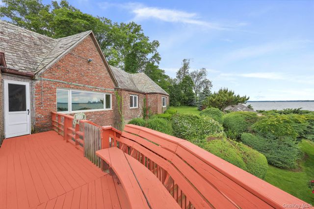 69 Cornwells Beach Road, Sands Point, NY 11050