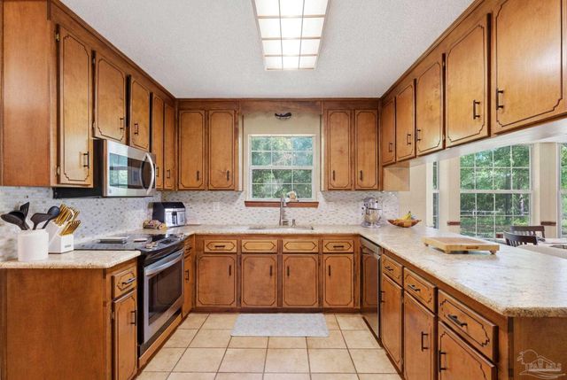 6870 Martin Rd, Milton, FL 32570