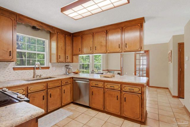 6870 Martin Rd, Milton, FL 32570