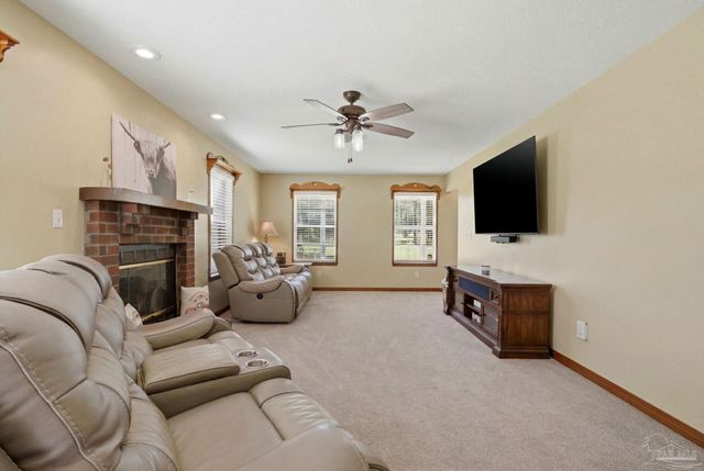 6870 Martin Rd, Milton, FL 32570