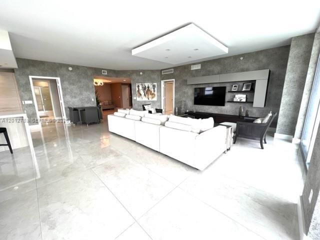 17111 Biscayne Blvd 2102, North Miami Beach, FL 33160