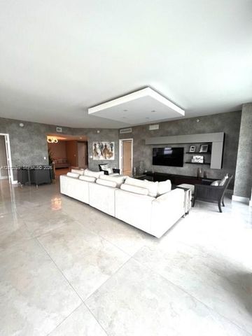 17111 Biscayne Blvd 2102, North Miami Beach, FL 33160
