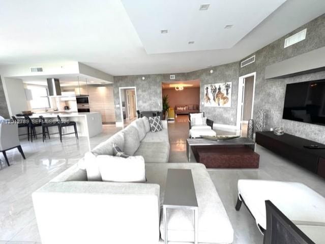 17111 Biscayne Blvd 2102, North Miami Beach, FL 33160