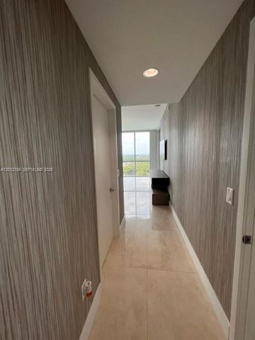 17111 Biscayne Blvd 2102, North Miami Beach, FL 33160