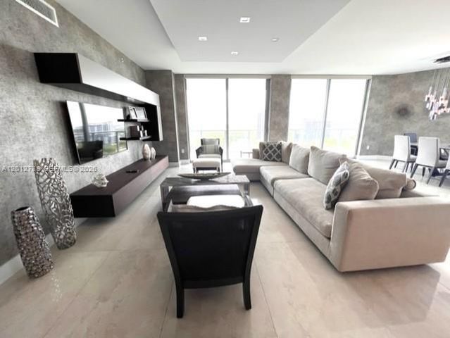 17111 Biscayne Blvd 2102, North Miami Beach, FL 33160