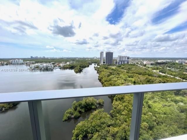 17111 Biscayne Blvd 2102, North Miami Beach, FL 33160