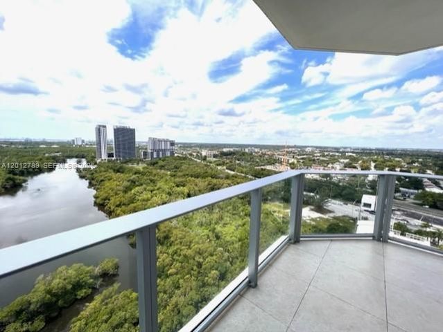 17111 Biscayne Blvd 2102, North Miami Beach, FL 33160