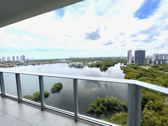 17111 Biscayne Blvd 2102, North Miami Beach, FL 33160