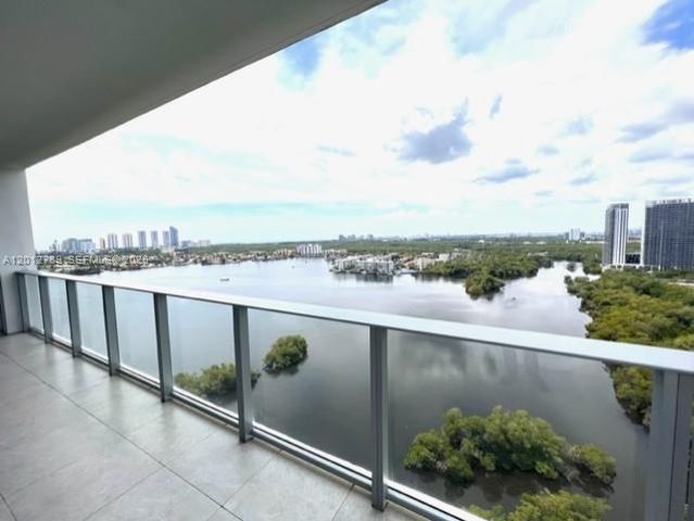 17111 Biscayne Blvd 2102, North Miami Beach, FL 33160