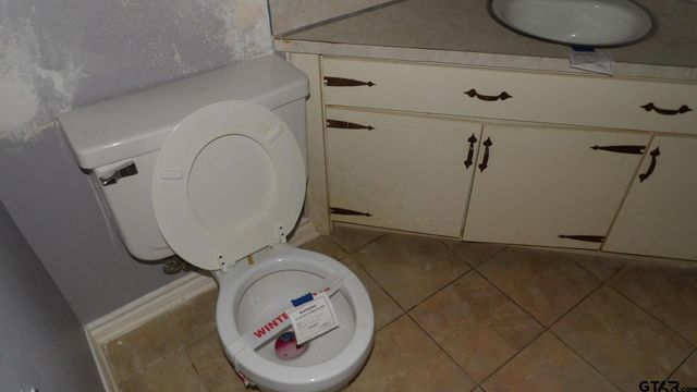 2707 S WILLIAM ST, Atlanta, TX 75551