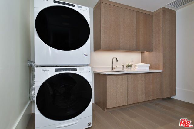 8420 W Sunset Boulevard 403, West Hollywood, CA 90069