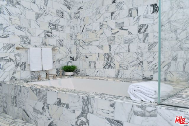 8420 W Sunset Boulevard 403, West Hollywood, CA 90069