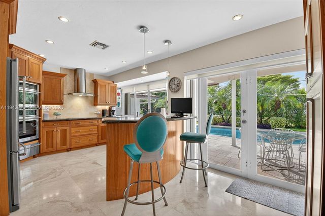 20610 NE 22nd Ct, Miami, FL 33180