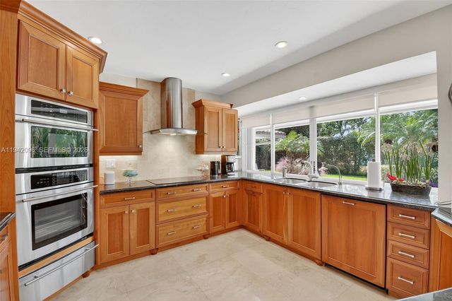 20610 NE 22nd Ct, Miami, FL 33180