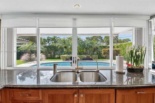 20610 NE 22nd Ct, Miami, FL 33180