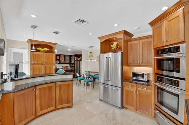 20610 NE 22nd Ct, Miami, FL 33180