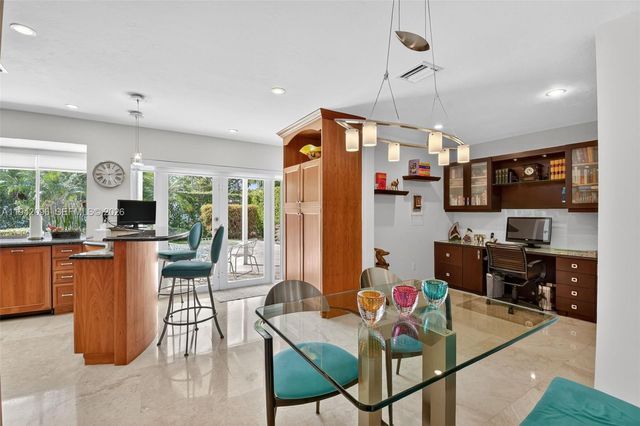 20610 NE 22nd Ct, Miami, FL 33180