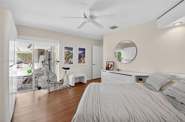 20610 NE 22nd Ct, Miami, FL 33180