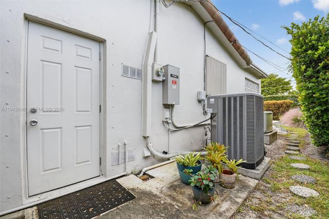 20610 NE 22nd Ct, Miami, FL 33180