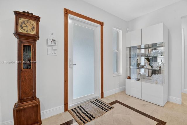 20610 NE 22nd Ct, Miami, FL 33180