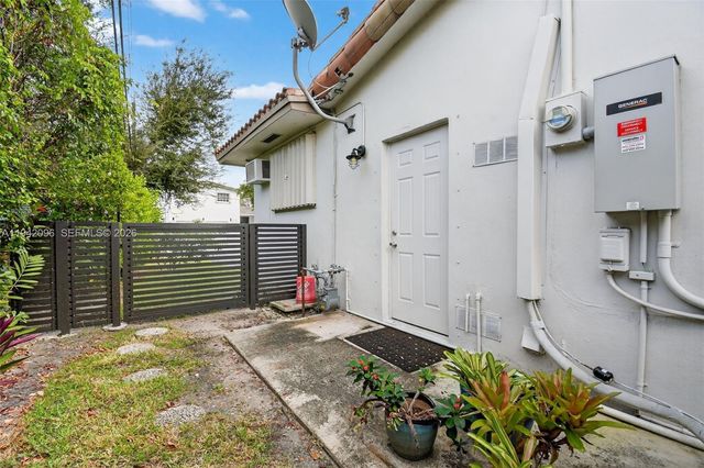 20610 NE 22nd Ct, Miami, FL 33180