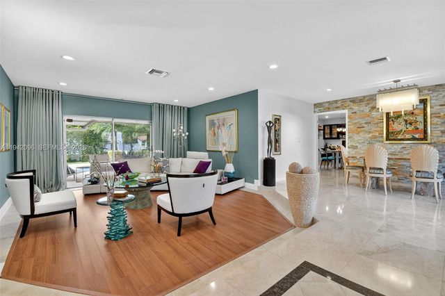 20610 NE 22nd Ct, Miami, FL 33180