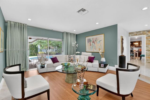 20610 NE 22nd Ct, Miami, FL 33180