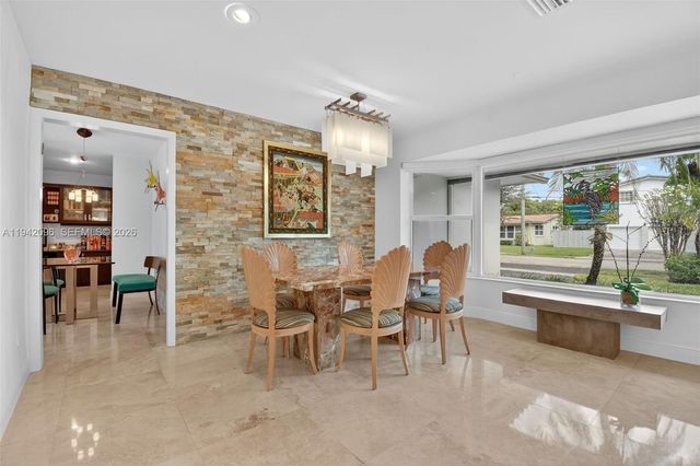 20610 NE 22nd Ct, Miami, FL 33180