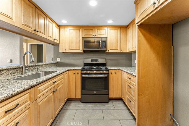 10943 Laurel Canyon A6, San Fernando, CA 91340