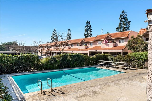10943 Laurel Canyon A6, San Fernando, CA 91340