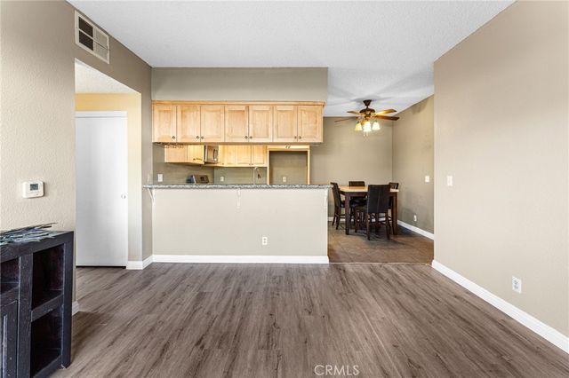 10943 Laurel Canyon A6, San Fernando, CA 91340
