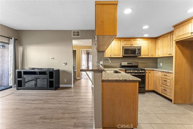 10943 Laurel Canyon A6, San Fernando, CA 91340