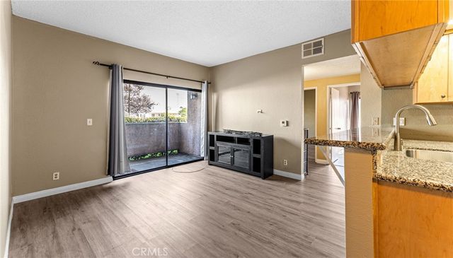 10943 Laurel Canyon A6, San Fernando, CA 91340