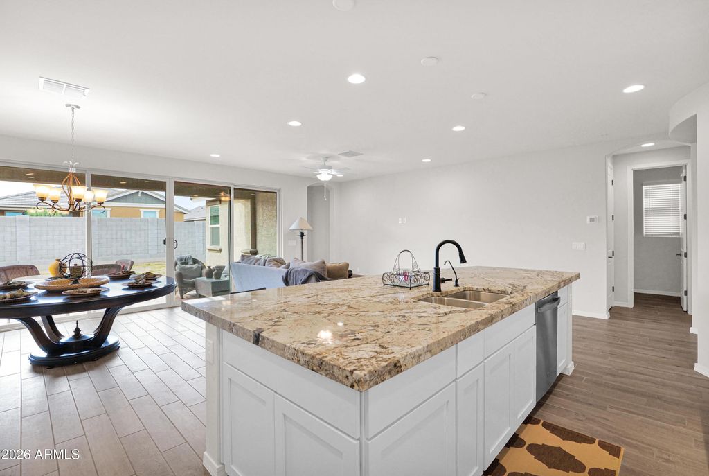 Image 7 of property listing at 3461 W OIL WELL Road, San Tan Valley, AZ 85144