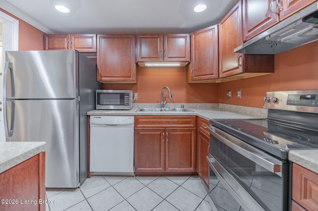 332 El Conquistador Pl, Louisville, KY 40220