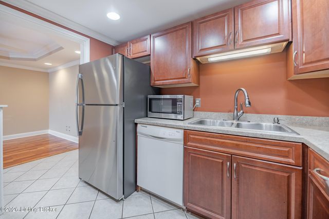 332 El Conquistador Pl, Louisville, KY 40220
