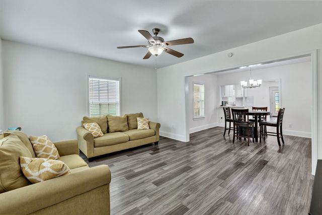 813 Brooks Avenue, Dallas, TX 75208