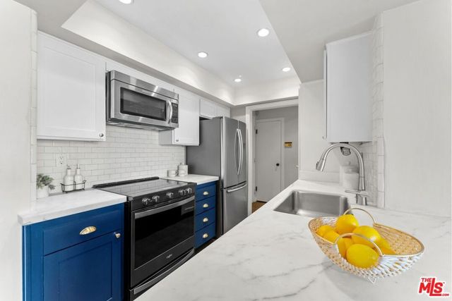 906 N Doheny Drive 311, West Hollywood, CA 90069