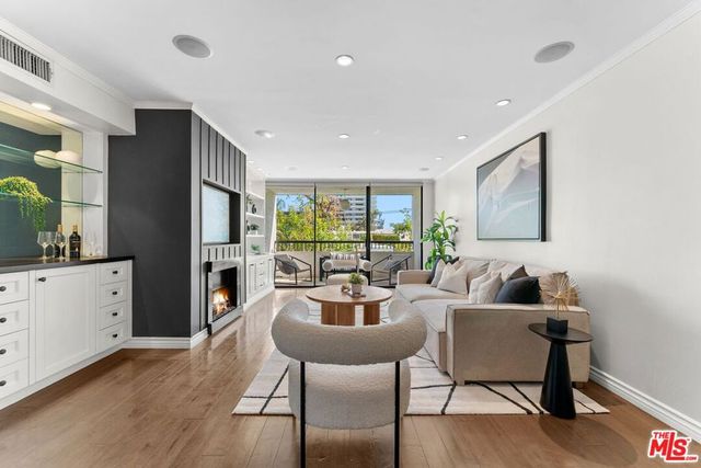 906 N Doheny Drive 311, West Hollywood, CA 90069