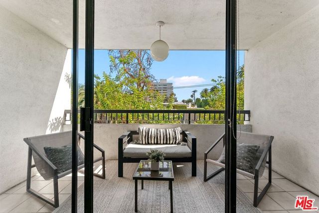 906 N Doheny Drive 311, West Hollywood, CA 90069